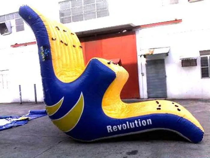 Floating water park totter